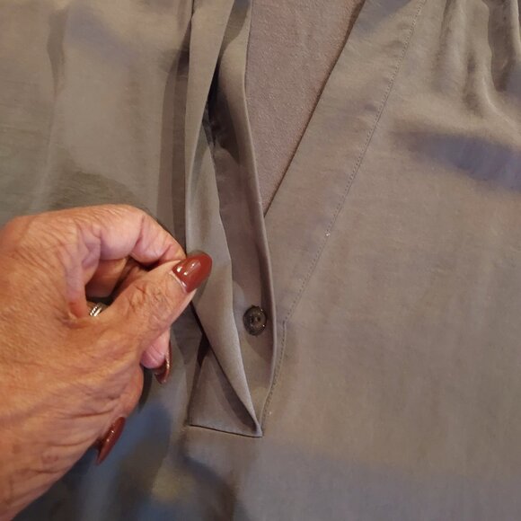 Vince Dusty Olive Long Sleeve Satin/Jersey Blouse Size Med - Picture 6 of 11